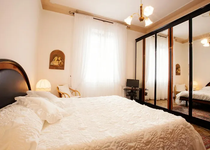 Cavour, Nearby Cinqueterre Homestay *